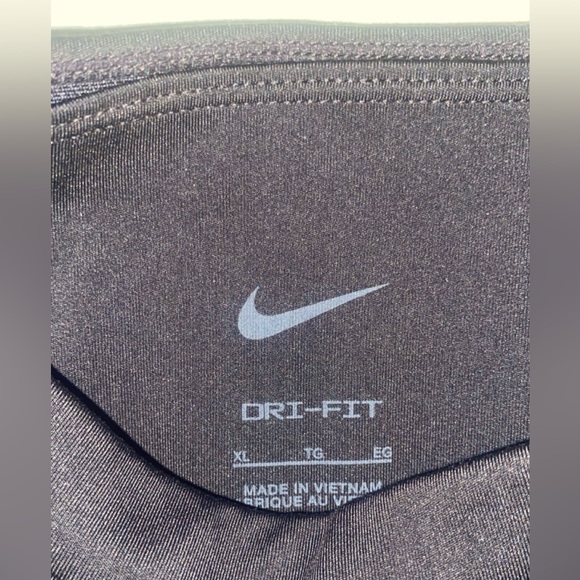 NIKE women’s black biker shorts XL. - Picture 3 of 4